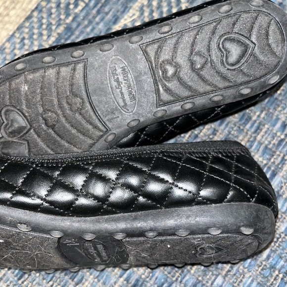 American Eagle by Payless Black Quilted Kids Dress Flats - Picture 3 of 3